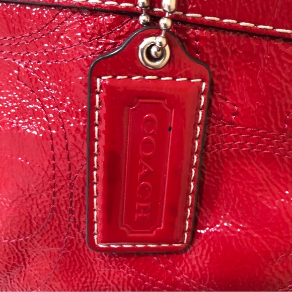 COACH Red Patent Leather Signature Stitch Shoulder Bag Tote + Wristlet Strap EUC - Picture 11 of 16